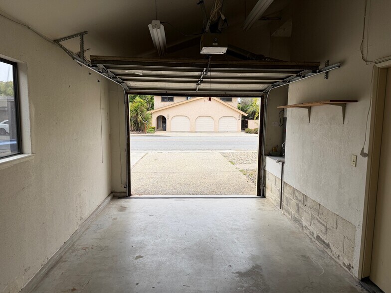 Building Photo - 2069 Dolphin Dr