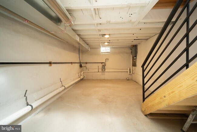 Building Photo - 1238 S Warnock St