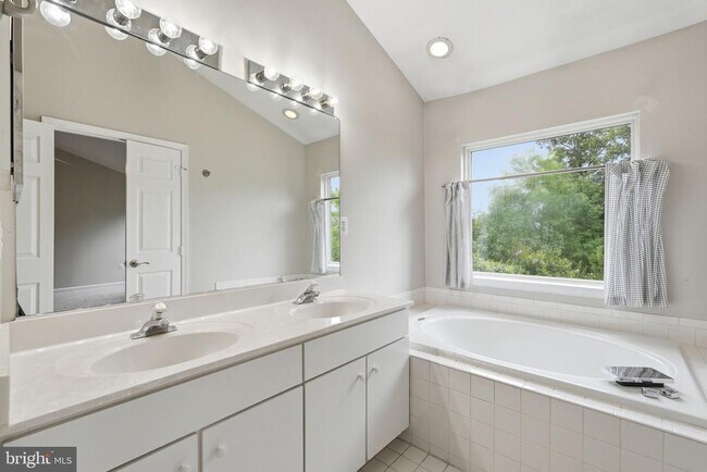 Building Photo - 13222 Goose Pond Ln