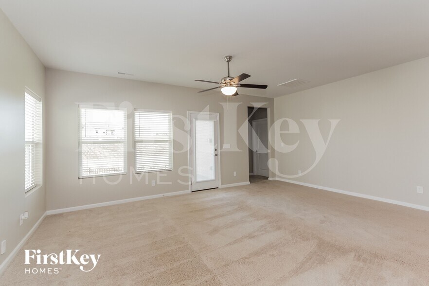 Building Photo - 7798 Creek Park Dr