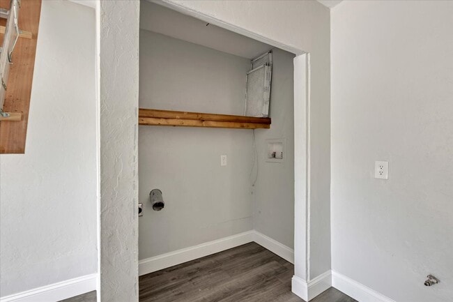 Building Photo - 4604 N Rockwell Ave