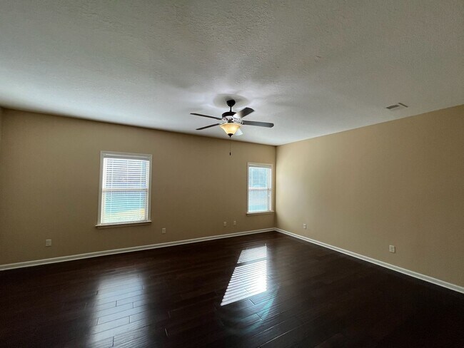 Building Photo - Beautiful Brick Home in Fortson GA!! Must ...