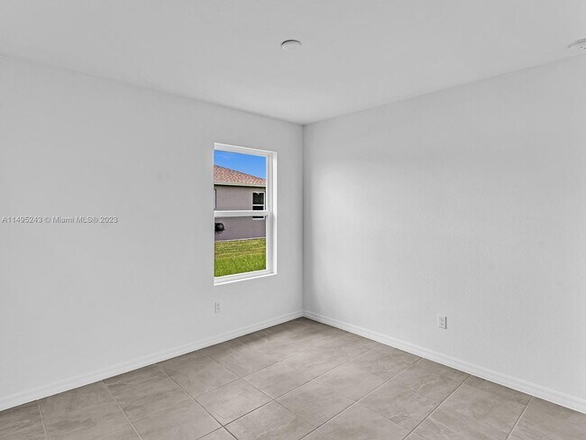 Building Photo - 2033 SW Castinet Ln