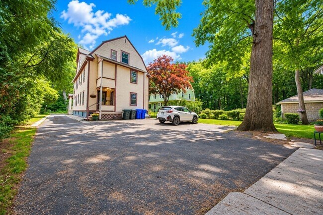 Building Photo - 332 Forest Park Ave