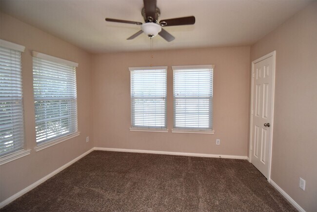 Building Photo - 611 Chase More Ct