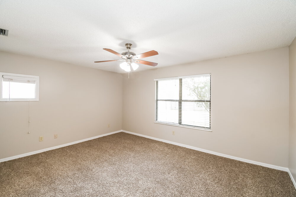 Building Photo - 970 Sandstone Dr