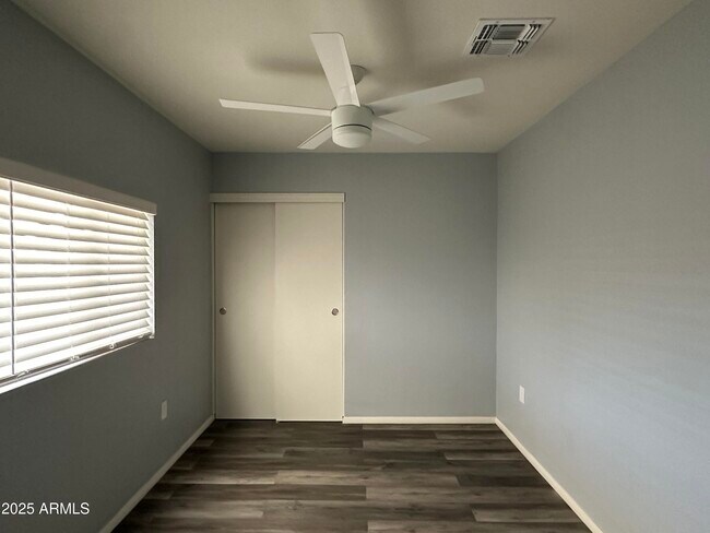 Building Photo - 10421 W Puget Ave