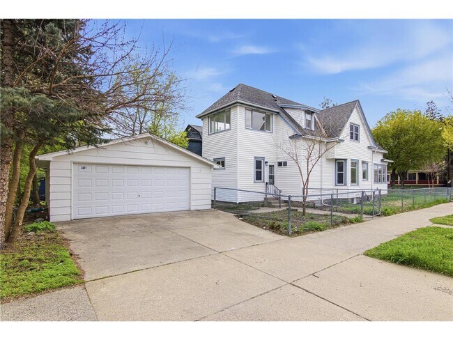 Building Photo - 3401 Pillsbury Ave