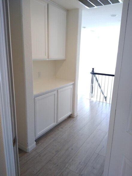 Building Photo - 21 Anjou Cir