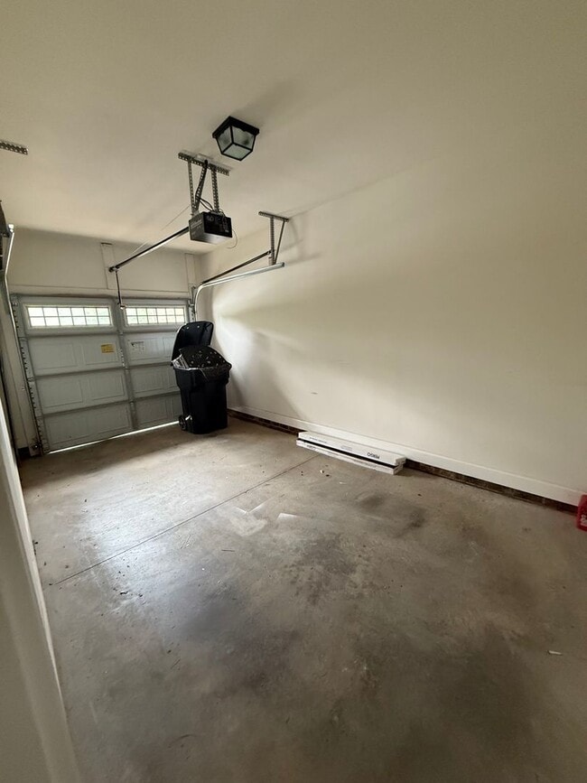 Building Photo - Two bedroom, 2.5 bath condo townhome in Bu...