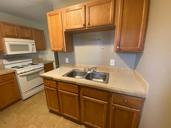 Building Photo - 22474-224D2 Restful Ln