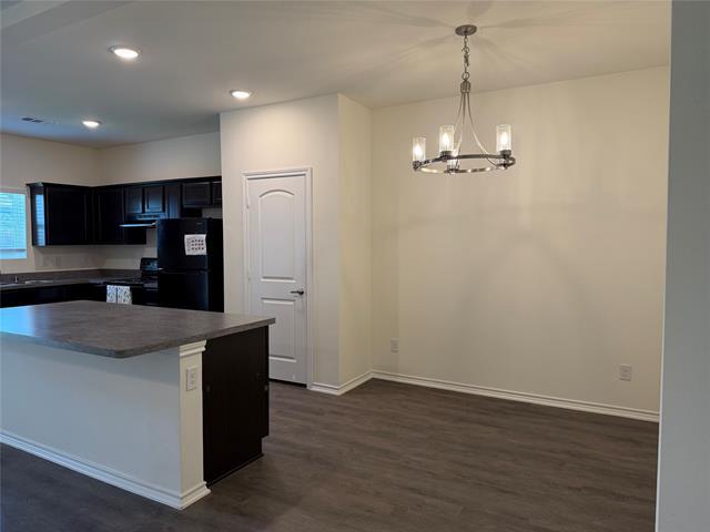 Building Photo - 2237 Diamond Dr