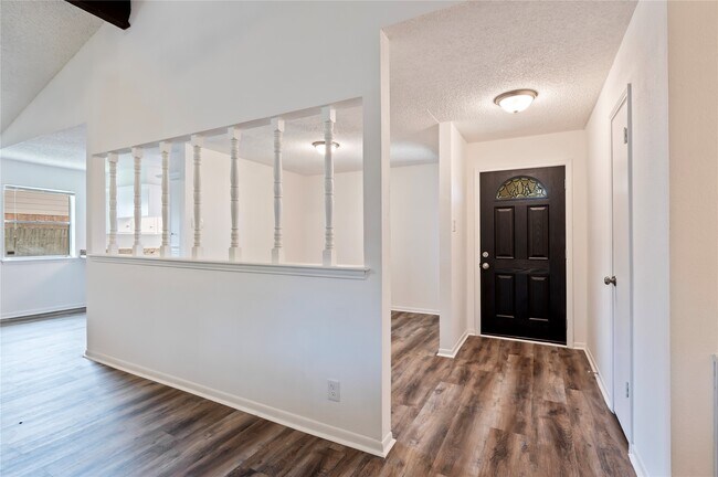 Building Photo - 2906 Heatherwood Dr