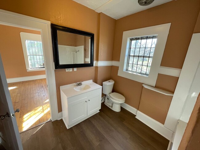 Building Photo - Remodeled 2 Bedroom Home in Caddo Heights