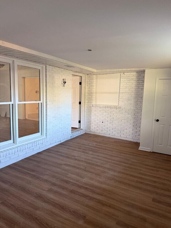 Building Photo - For Rent – Newly Remodeled 5 Bedroom Home!