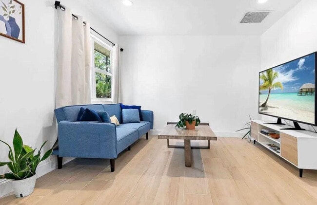 Building Photo - 15127 Mellen Ln