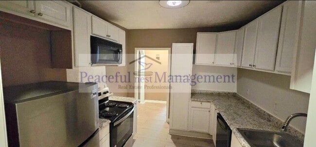 Building Photo - 564 Chesterfield Ave