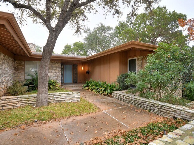 Primary Photo - 6001 Highland Hills Dr