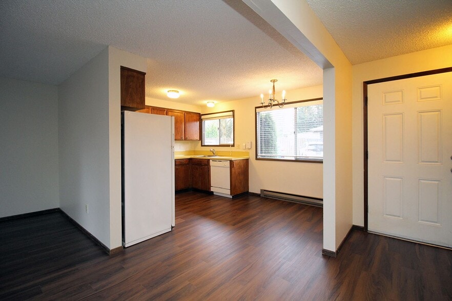 Building Photo - 14620 SE Woodland Way