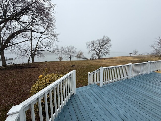 Building Photo - Waterfront Gem with amazing views!