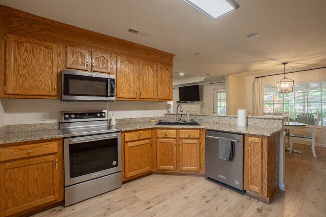 Building Photo - Available mid June!