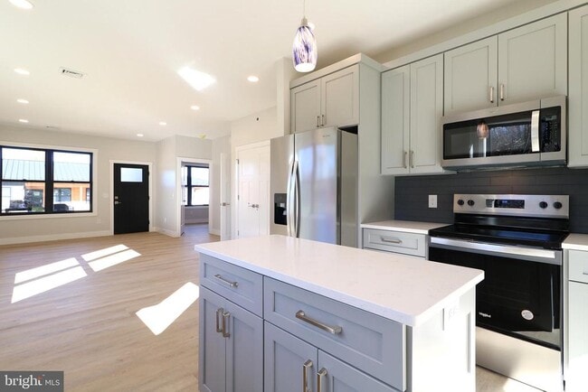 Building Photo - 106 Elly Dr