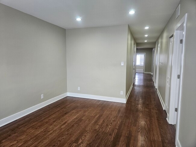 Building Photo - 3040 N Cicero Ave