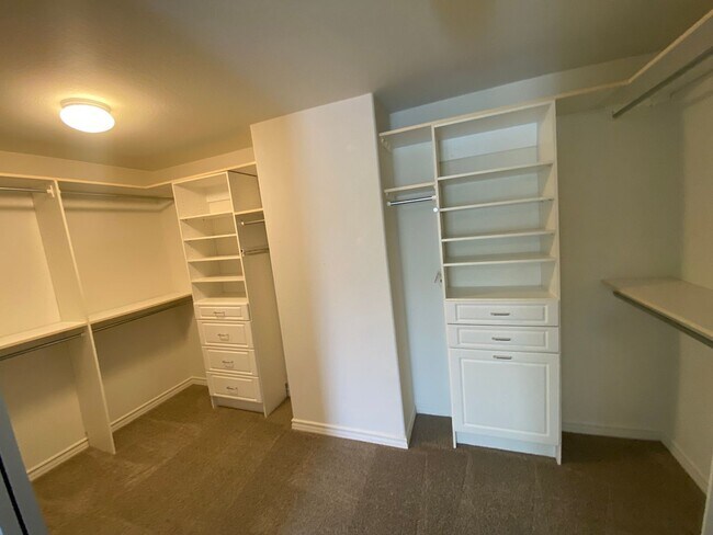 Building Photo - Temecula 4 Bedroom + Loft & Office Available in July