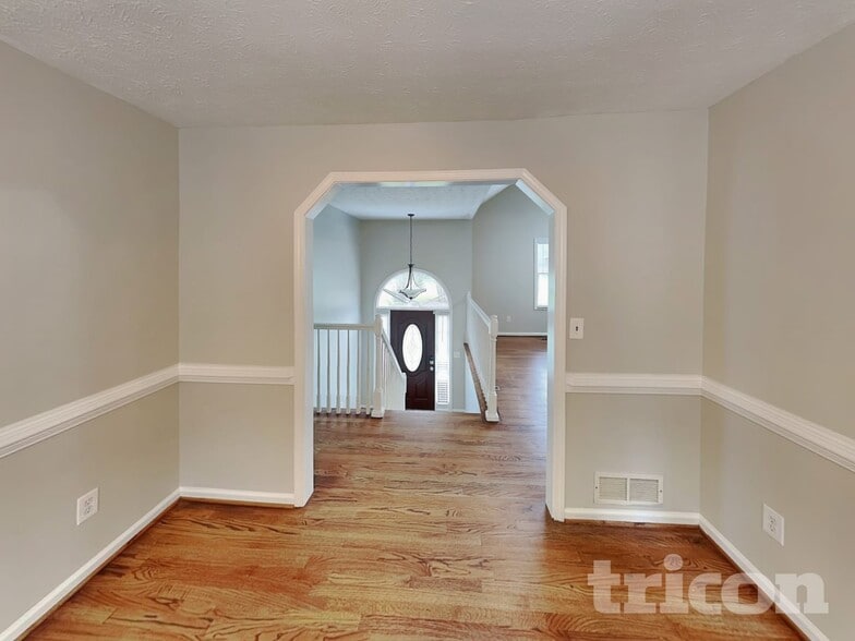 Building Photo - 580 River Walk