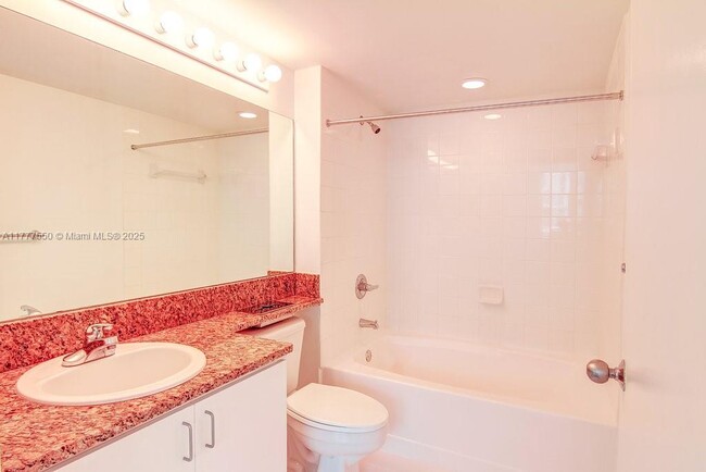 Building Photo - 1111 Brickell Bay Dr