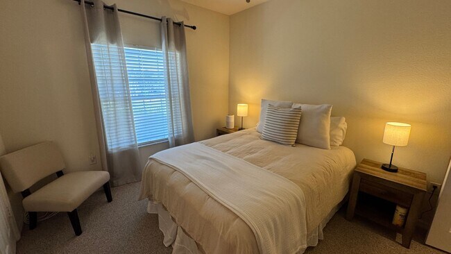 Building Photo - Unfurnished Annual Rental Available 1/1/26