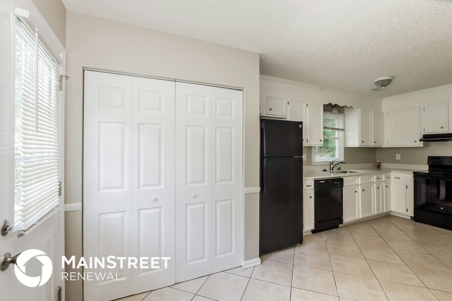 Building Photo - 7100 Cabe Ln