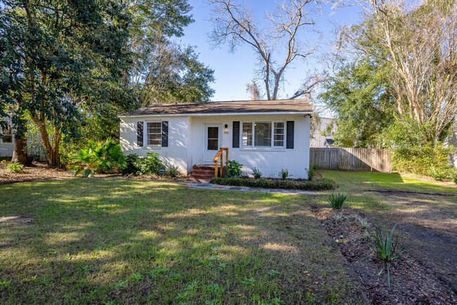 Primary Photo - 166 Williams St