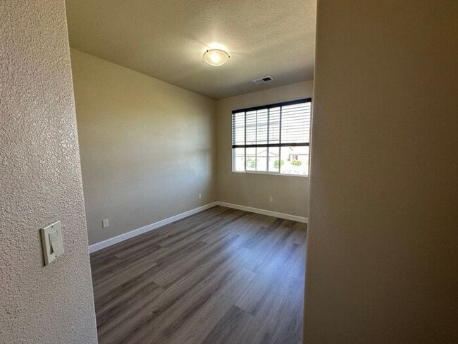 Building Photo - 11032 Colton Dr