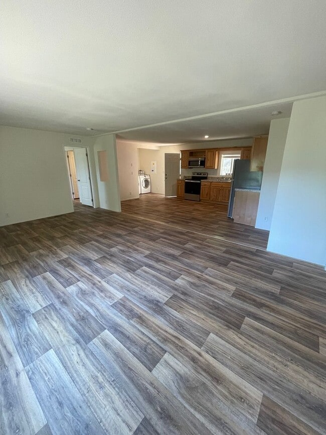 Building Photo - Home with a View! *MOVE IN SPECIAL*