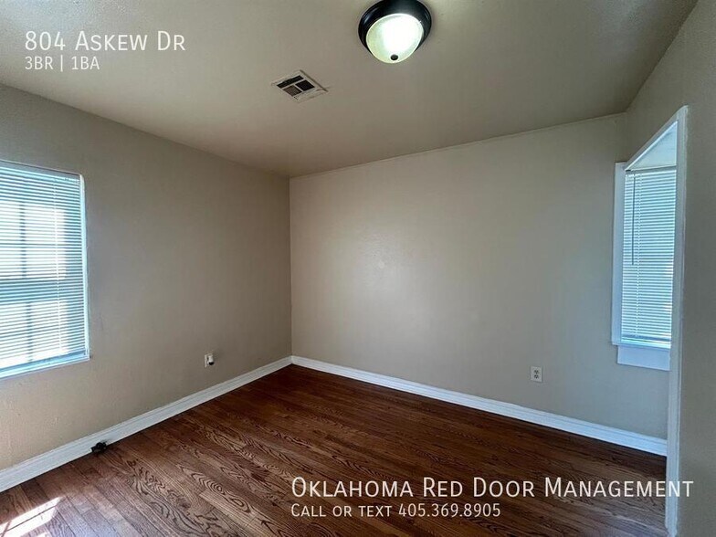 Building Photo - 804 Askew Dr