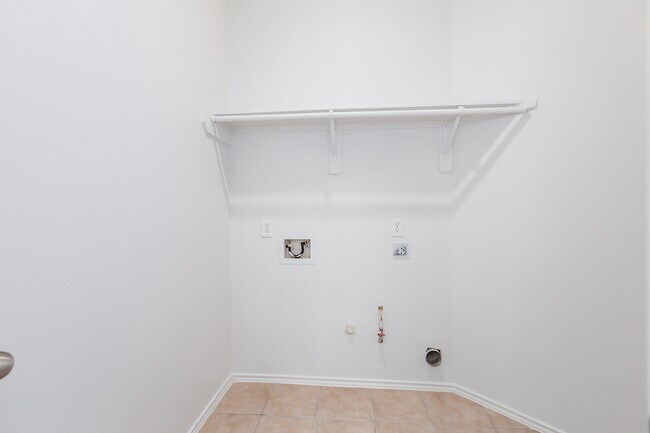 Building Photo - 21565 Duke Alexander Dr