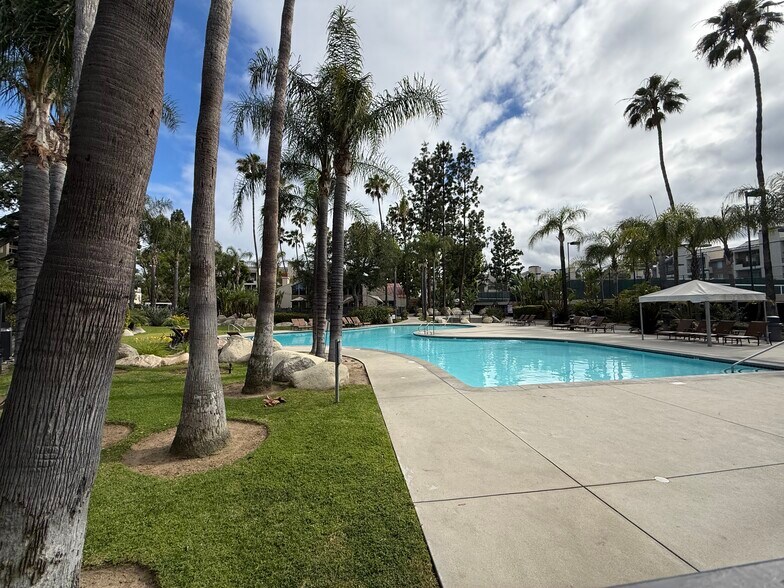 Building Photo - 21500 Burbank Blvd