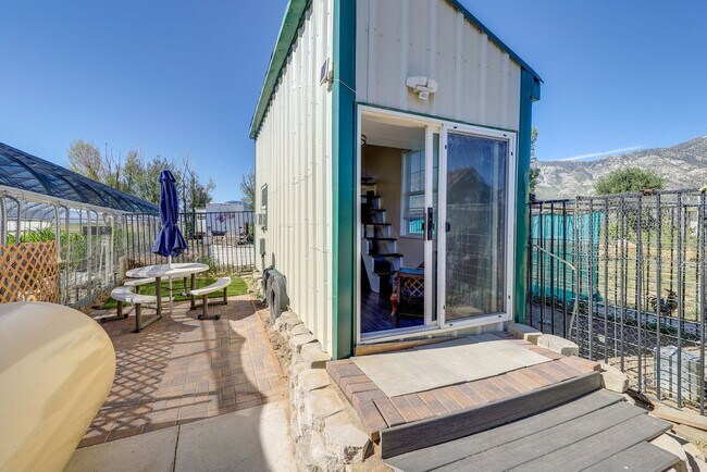 Building Photo - 445 Hansen Ln