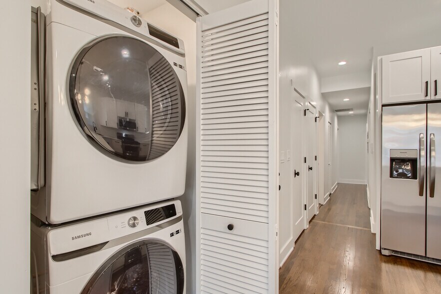 Building Photo - 1452 W Irving Park Rd