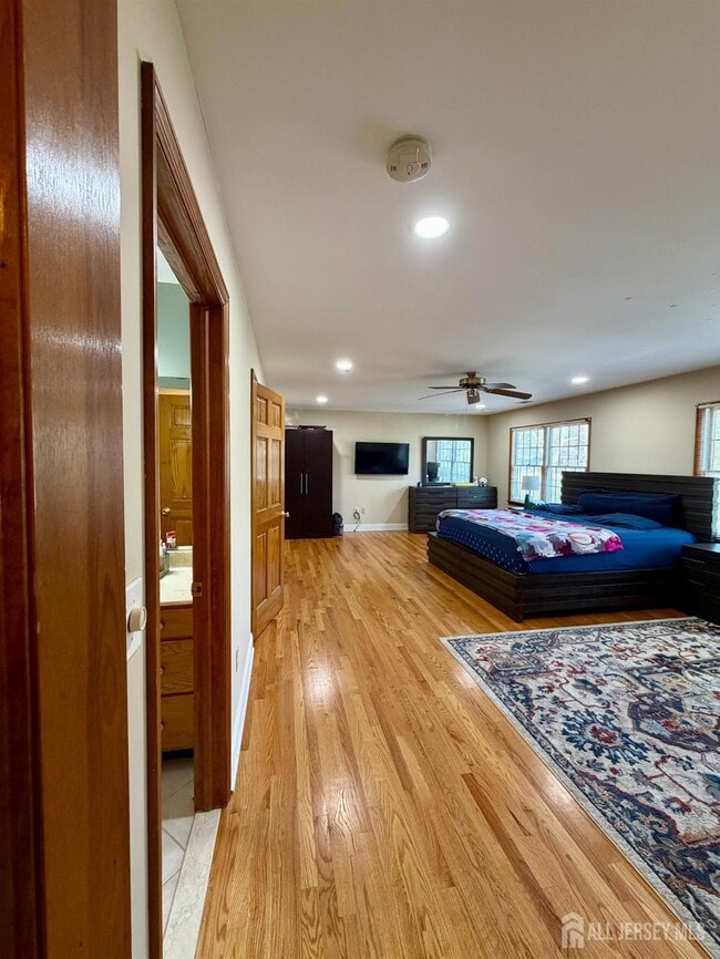 Building Photo - 214 Rivercrest Dr