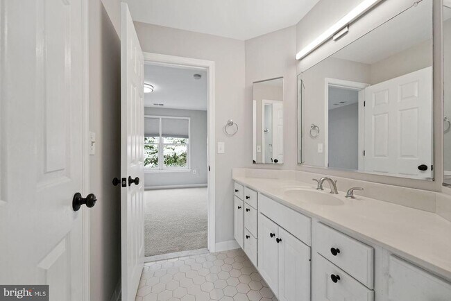 Building Photo - 5108 Warren Pl NW