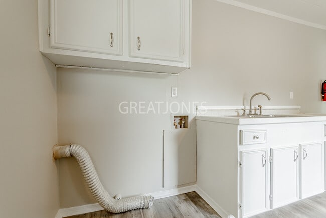 Building Photo - REDUCED!