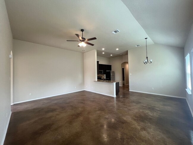Building Photo - Luxury 3/2 duplex in great New Braunfels Neighborhood!