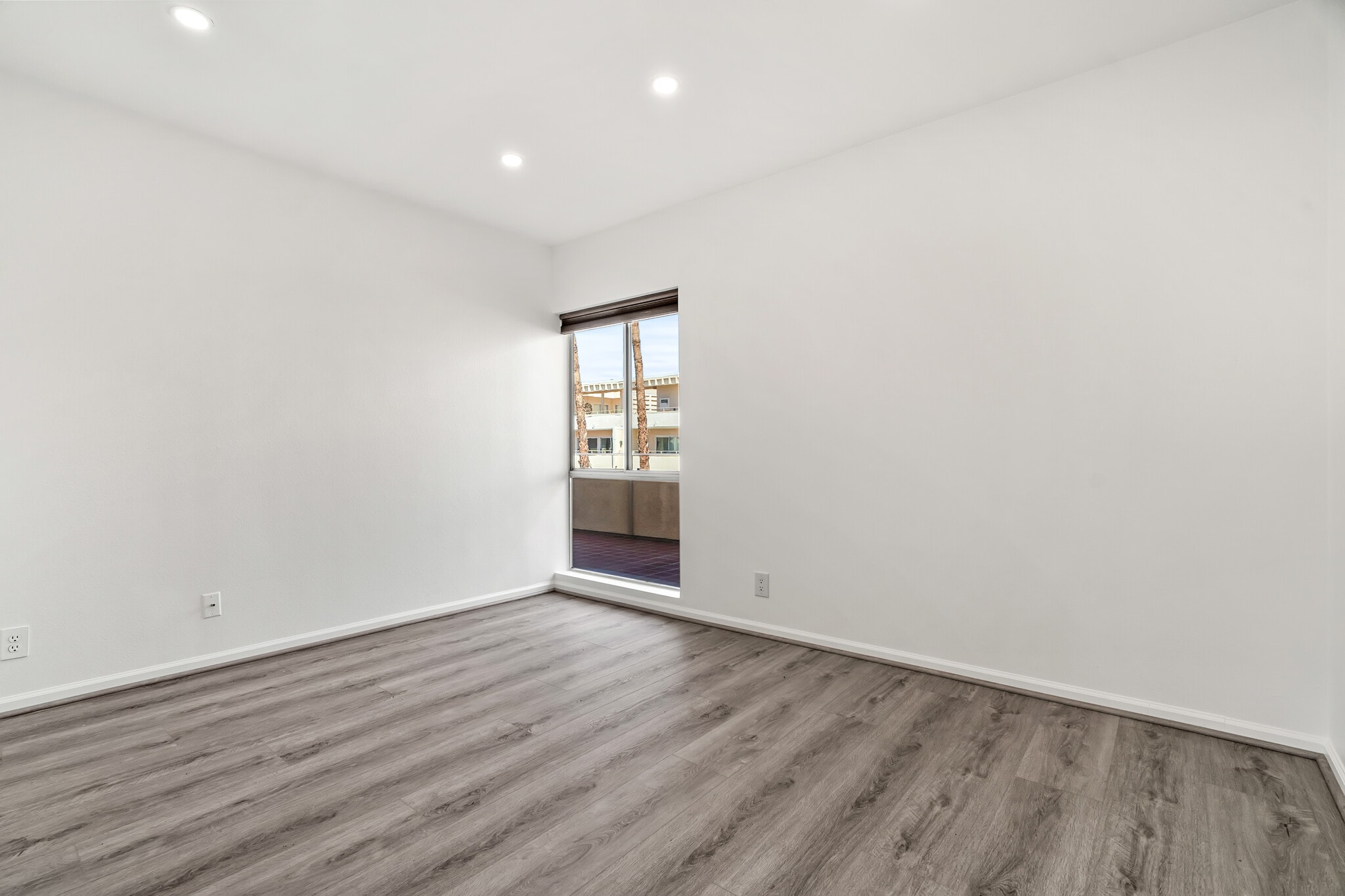 Building Photo - 277 E Alejo Rd