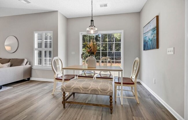 Building Photo - 418 Creek Side Ln