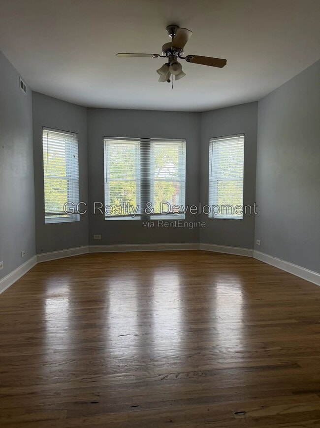 Building Photo - 702 Reba Pl