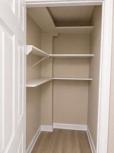 Building Photo - 4098 Camelot Ct