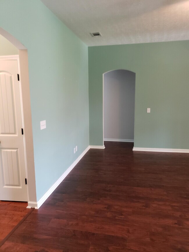 Building Photo - 3237 Alexandria Dr