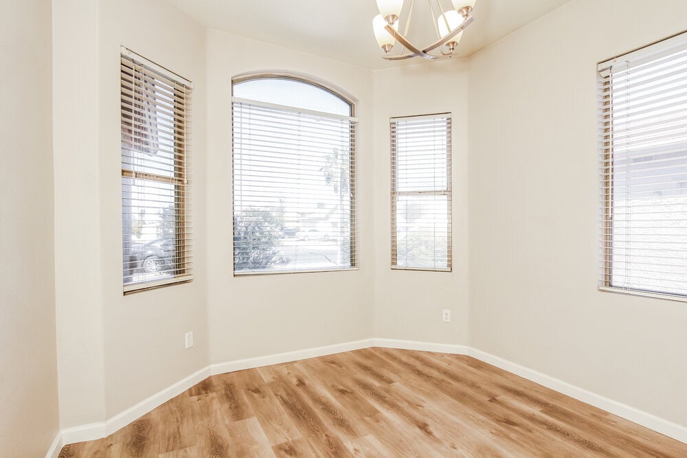 Building Photo - 6601 W Lawrence Ln